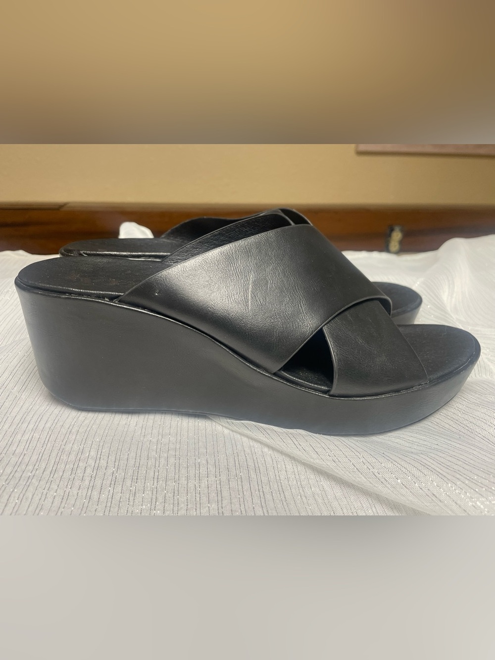 Korks Women’s Black Platform Slide Sandals - Picture 2 of 6